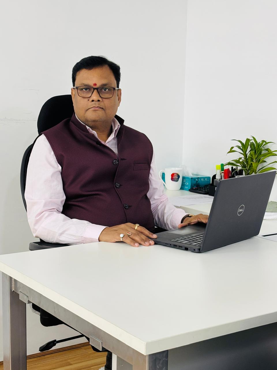 Shri Vineet Srivastava